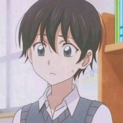 2岁幼童被困车内头发湿透